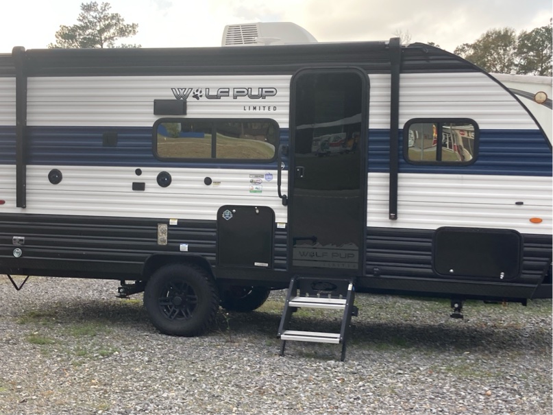 Travel Trailer: 2023 CHEROKEE LIMITED WOLFPUP