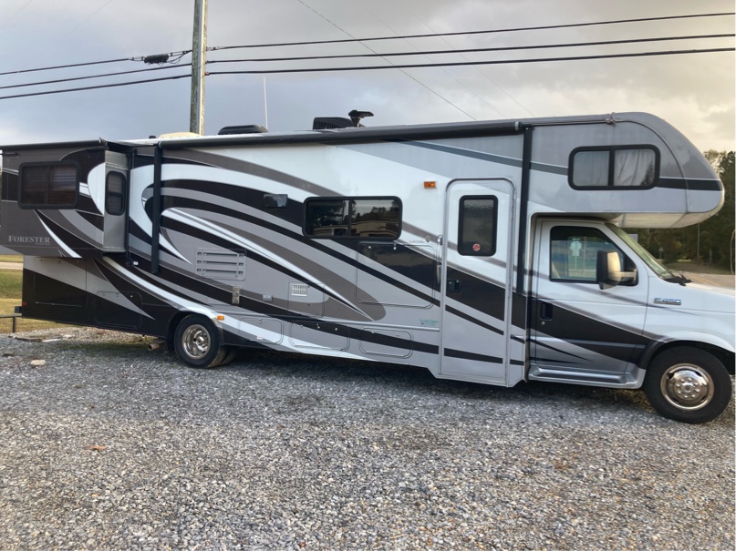 Motorhome: 2015 FORESTER CLASS C