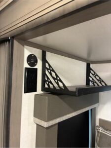 NOTICE THE PLUGINS AND USB PORTS ON BOTH SIDES OF THE BED