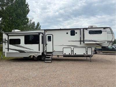 2022 MONTANA 3781RL